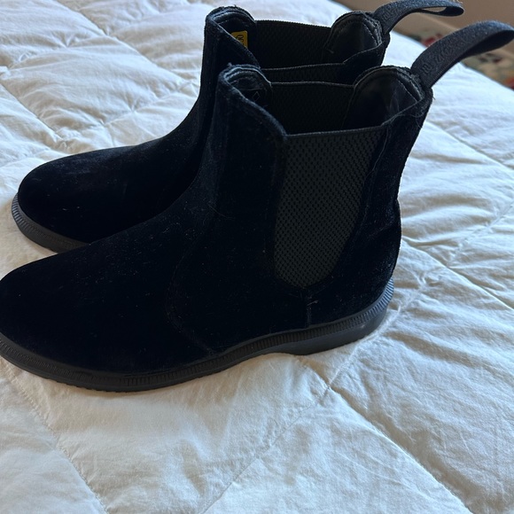 Doc Marten Flora boots - black, size 7 - Picture 6 of 7